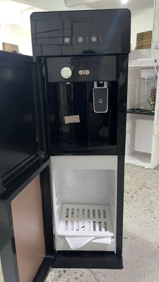 Instalação de stand Dispensador de água quente fria quente com fechadura de segurança para escritório em casa